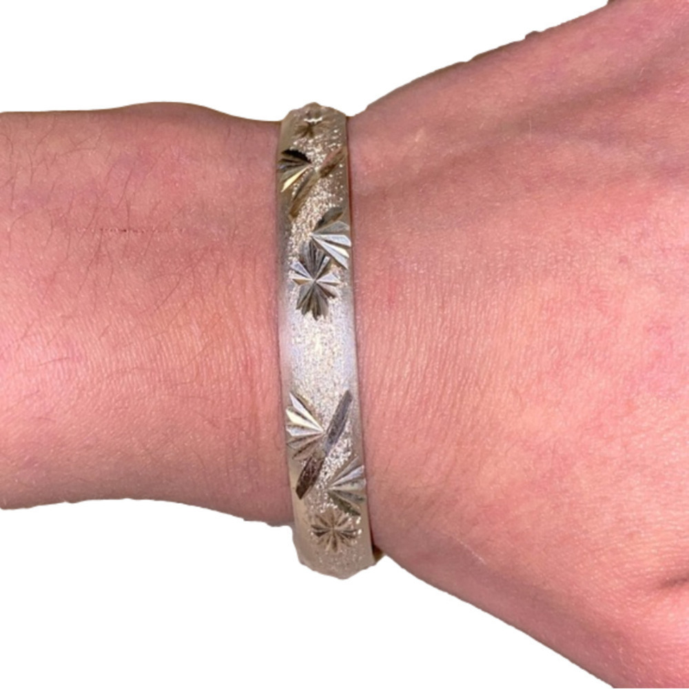 VTG Brushed Silver Floral Etched Hinged Bangle 7.5” Wide